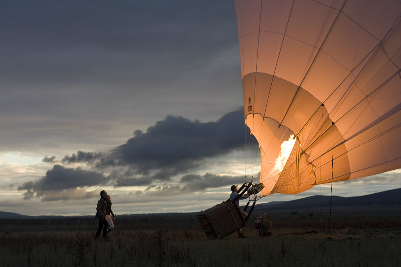 5 Super Cool Father's Day Experiences Around The Globe - QT Melbourne Hot Air Ballooning