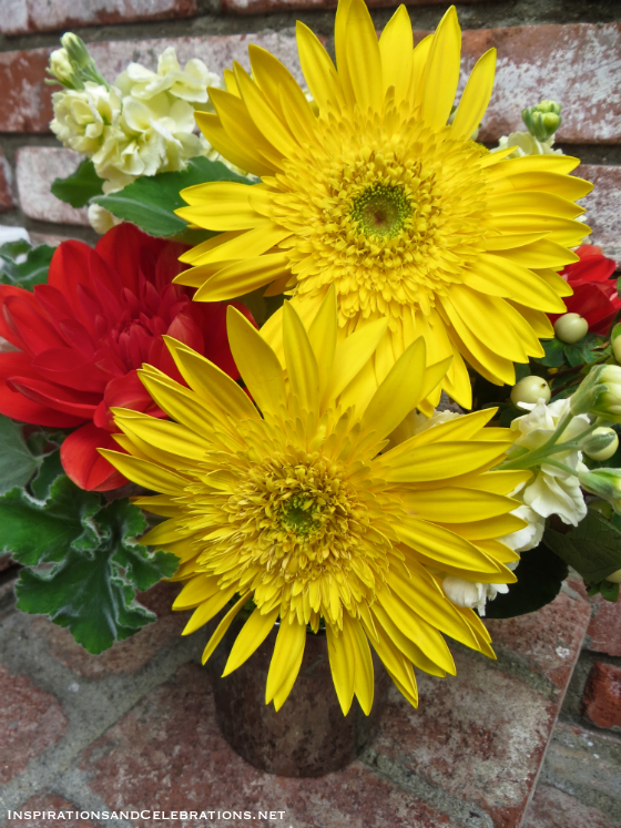 Easy Flower Arrangements - DIY Floral Centerpieces