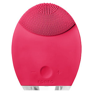 Must-Have Beauty Tools Foreo Luna