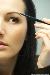 Beauty Tutorial: Sephora Makeup Artist Tips on How To Do Eyebrows