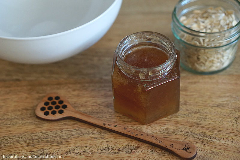 DIY Beauty Tutorial - Honey Oatmeal Body Scrub