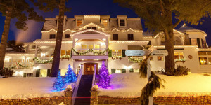 Winter Wonderland Resorts That Brighten Up The Holidays - Mirror Lake Hotel