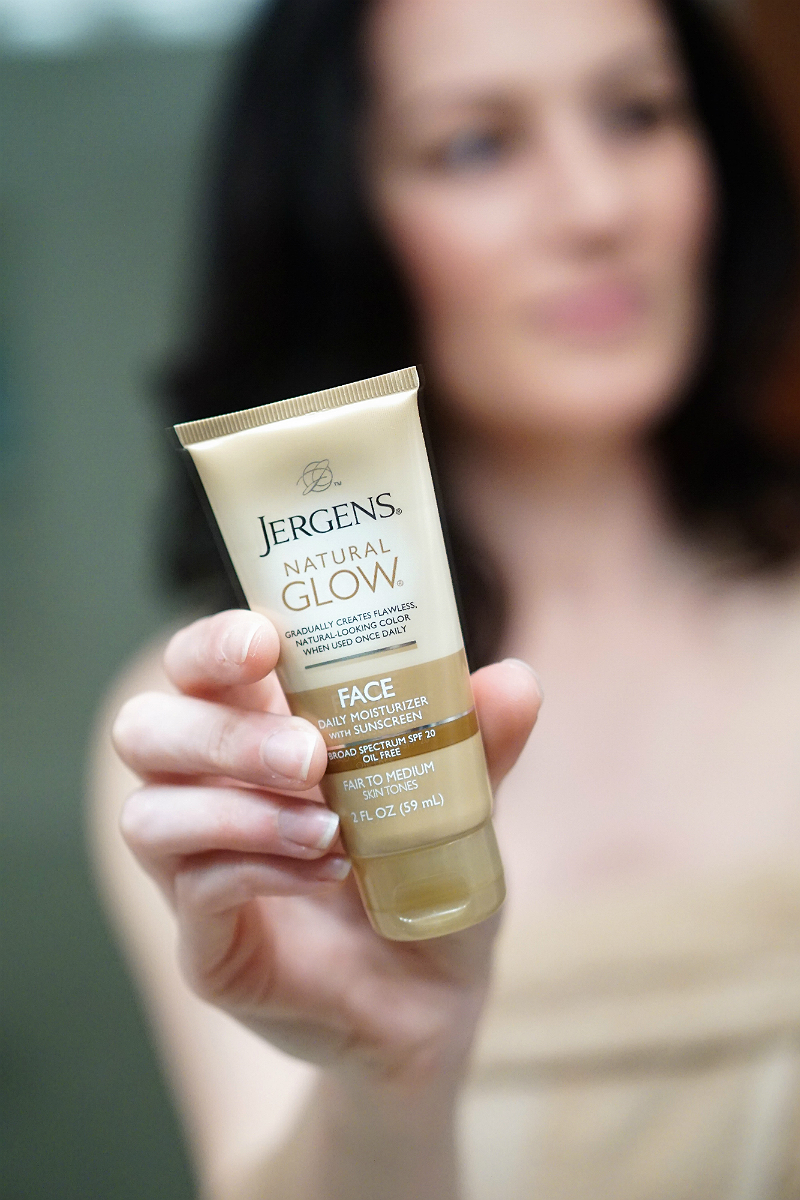 How To Get a Long-Lasting Natural Glow - Jergens Natural Glow