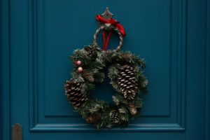 10 Festive Things To Do During The Holidays - DIY Holiday Wreath