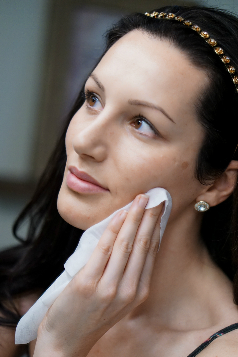 How To Prevent and Treat Breakouts in 3 Simple Steps