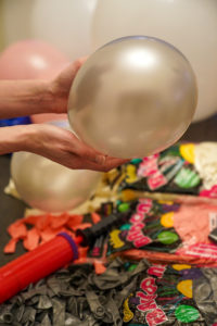 DIY Balloon Garland Tutorial